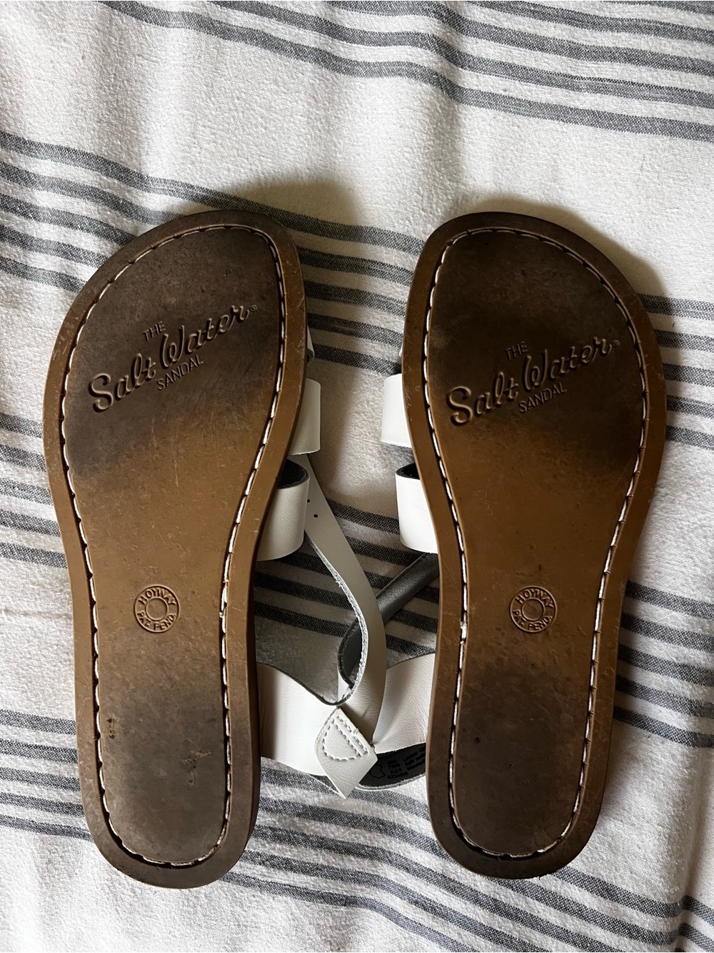 Saltwater Original Sandals, white, size 9 - Picture 2 of 5